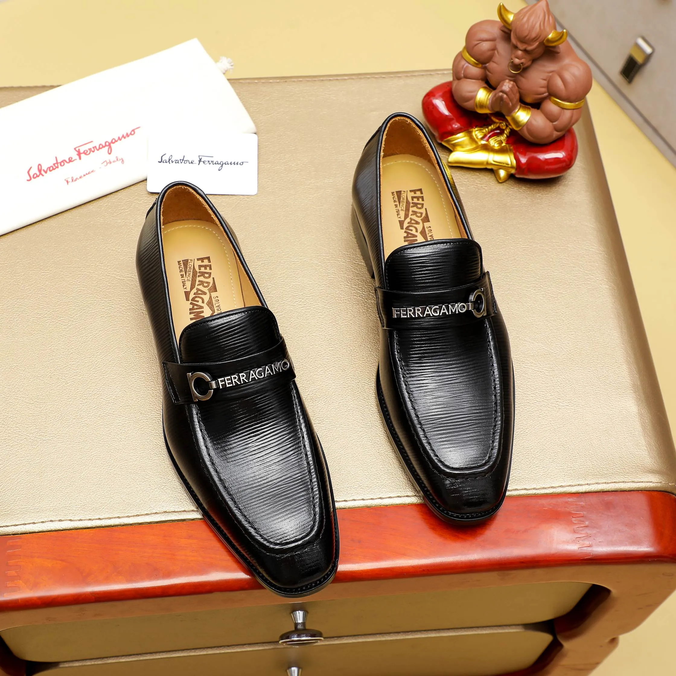 Men's shoes 💰460 🕷🕷🐂【Ferragamo】Ferragamo Popular fashion leather shoes🇨🇳Official website counter 1:1 production, original mold opening💯Good quality can be seen, imported high-end first-layer waxed calfskin, water-dyed🐂leather lining🌿very clear texture, high-quality waterproof, non-slip and wear-resistant outsole🎋high quality and low price, truly handmade🍓2 colors available! Code number 38-44……(45.46.Customized)